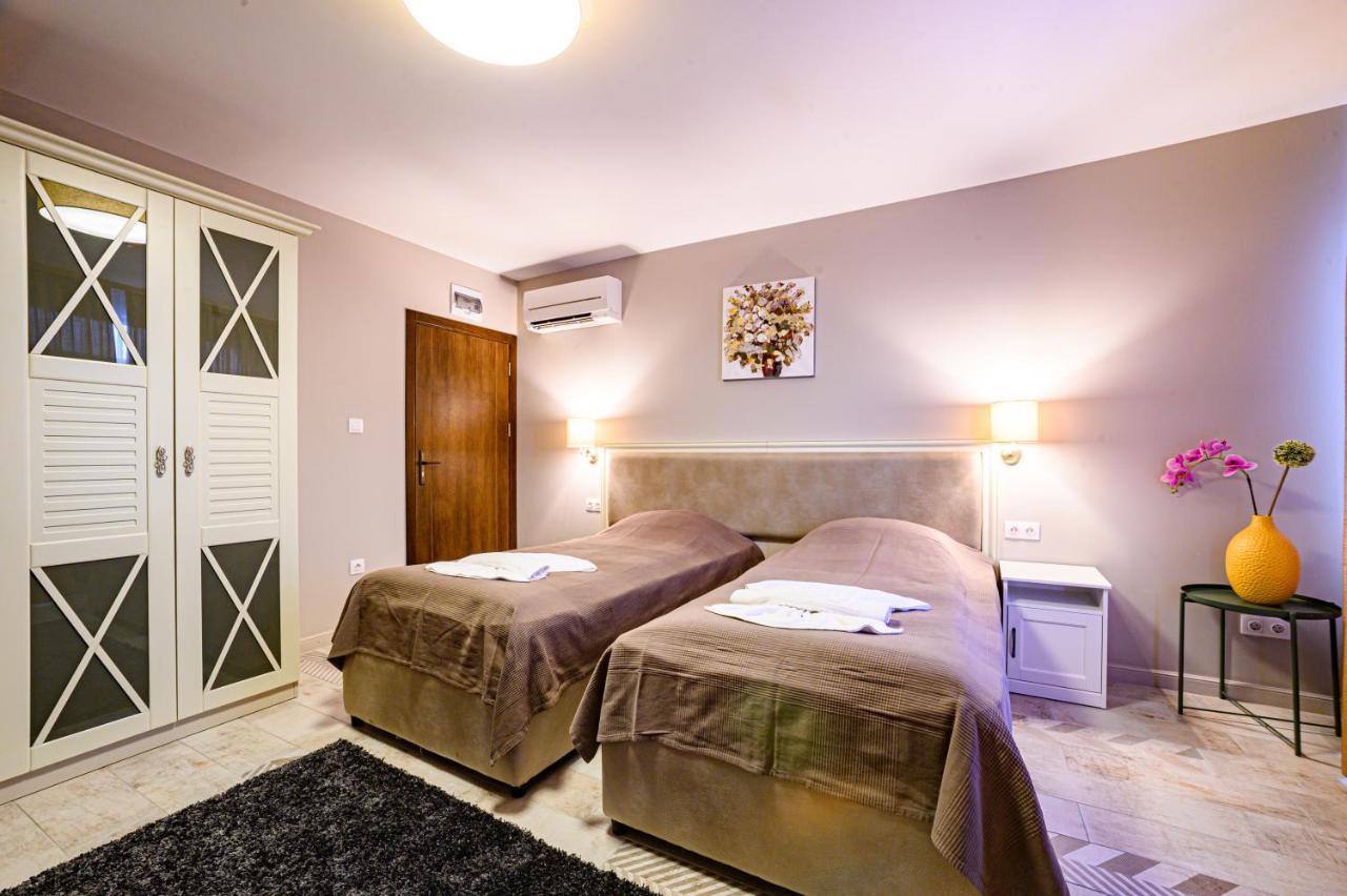 Antique Boutique Hotel Павел-Баня Экстерьер фото